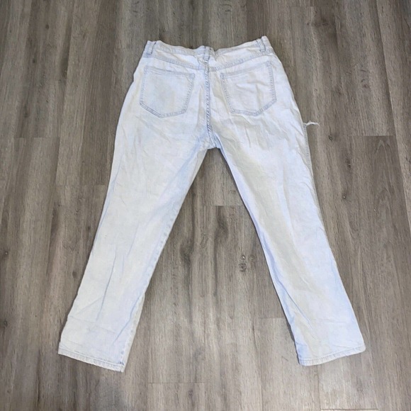 Forever 21 Womens Jeans Size L Blue Denim Distressed Light Wash Straight Leg - Picture 3 of 4